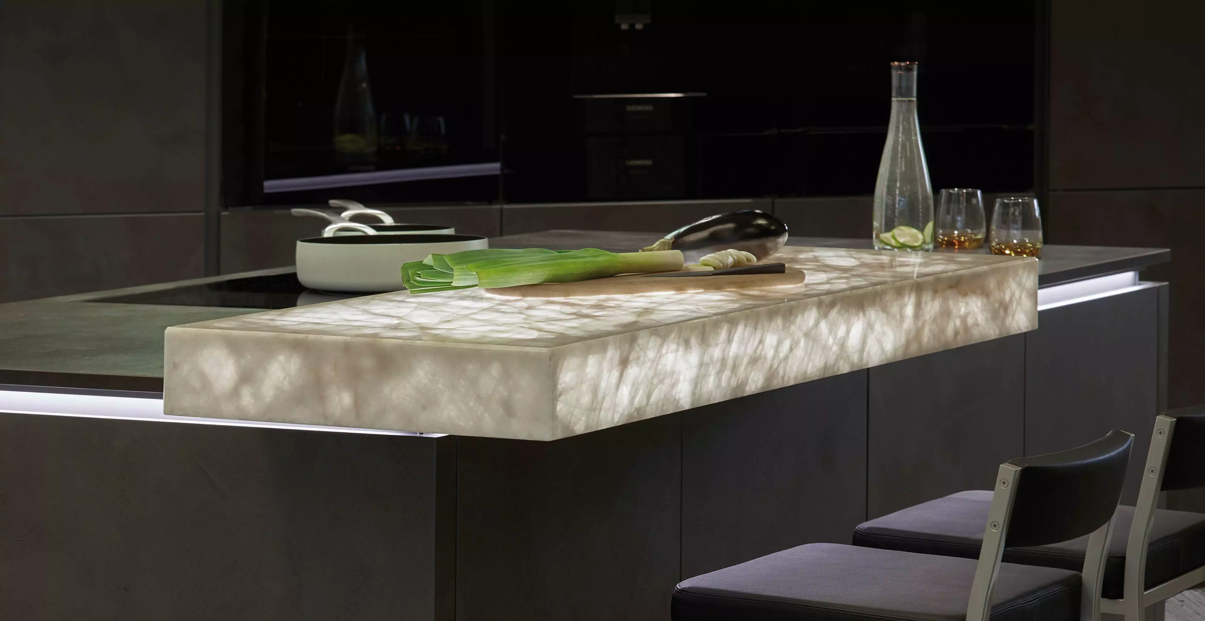 Marquardt Küchen: Heke Aus Hinterleuchtetem Naturstein