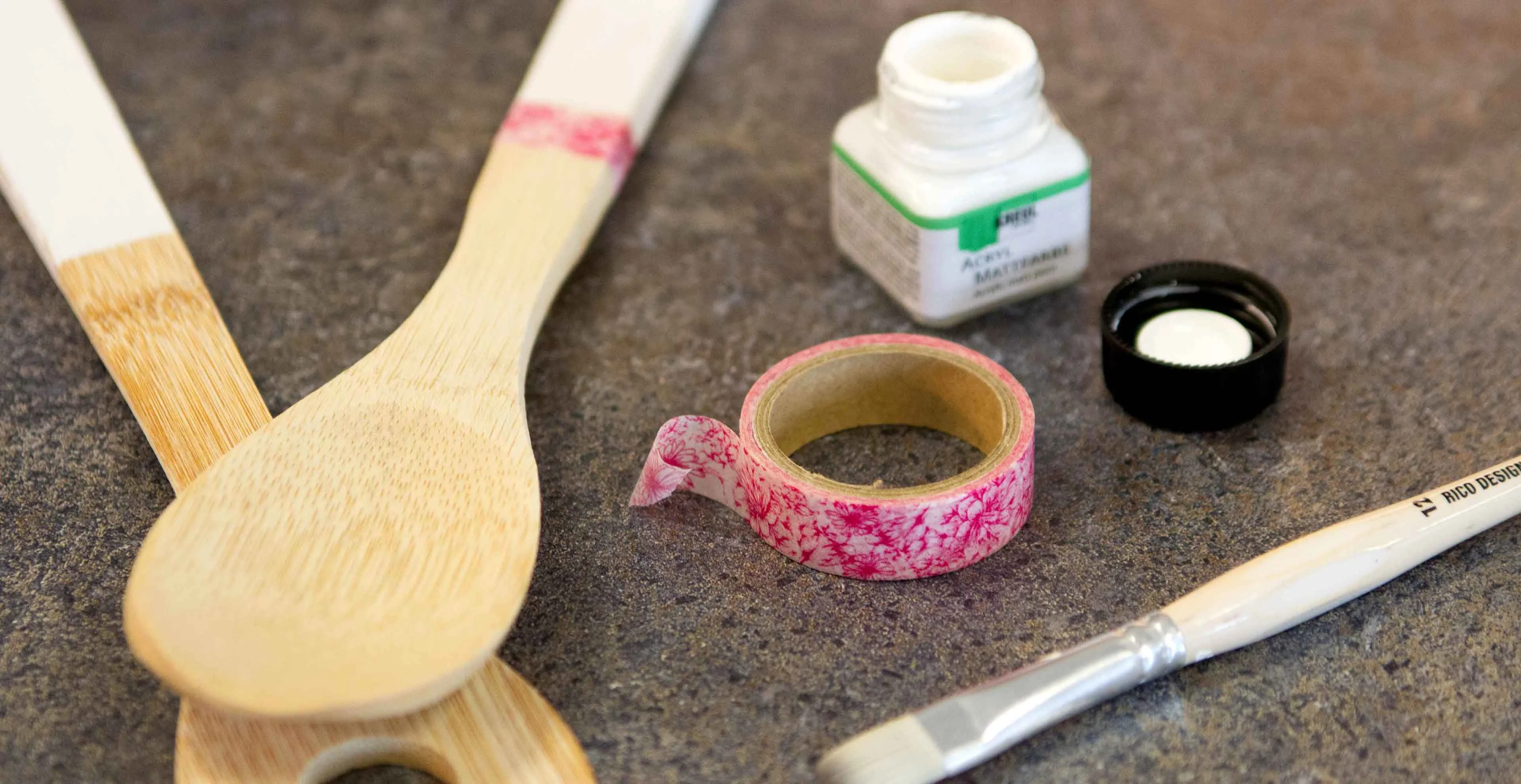 Marquardt Küchen: Hölzernen Kochlöffeln Farbe Verleihen