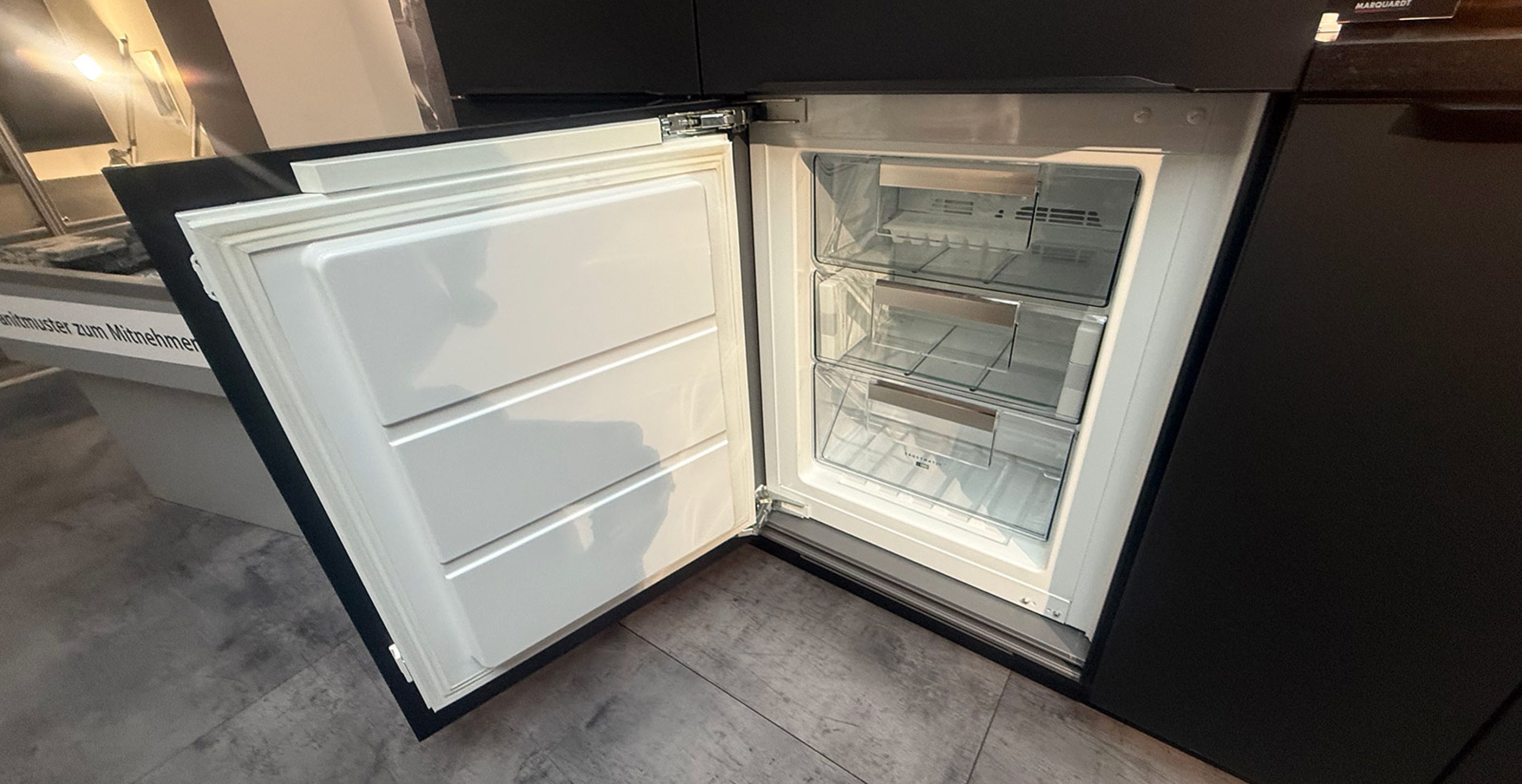 DUN05_Gefrierschrank_offen.jpg