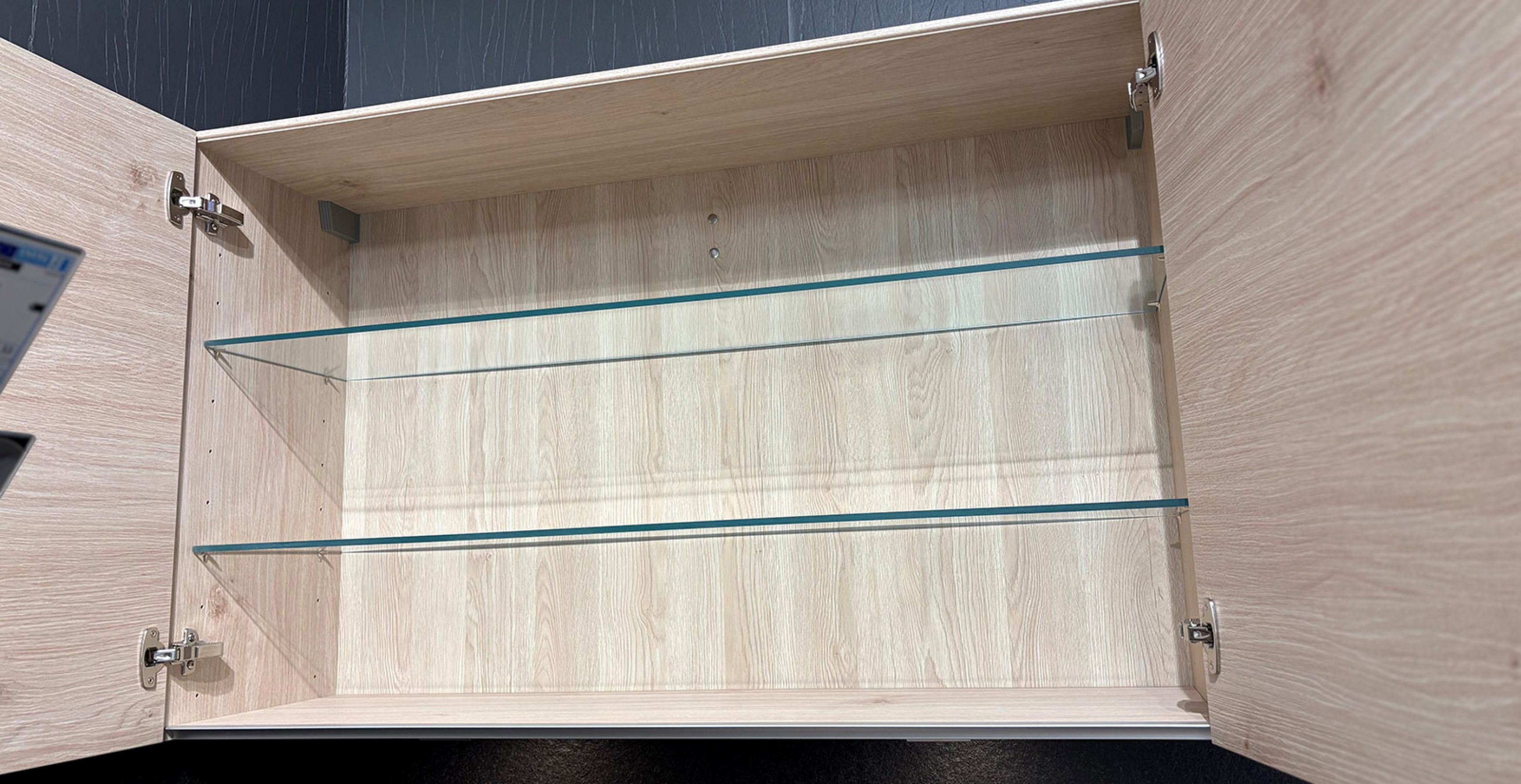 KN05_Oberschrank_offen.jpg