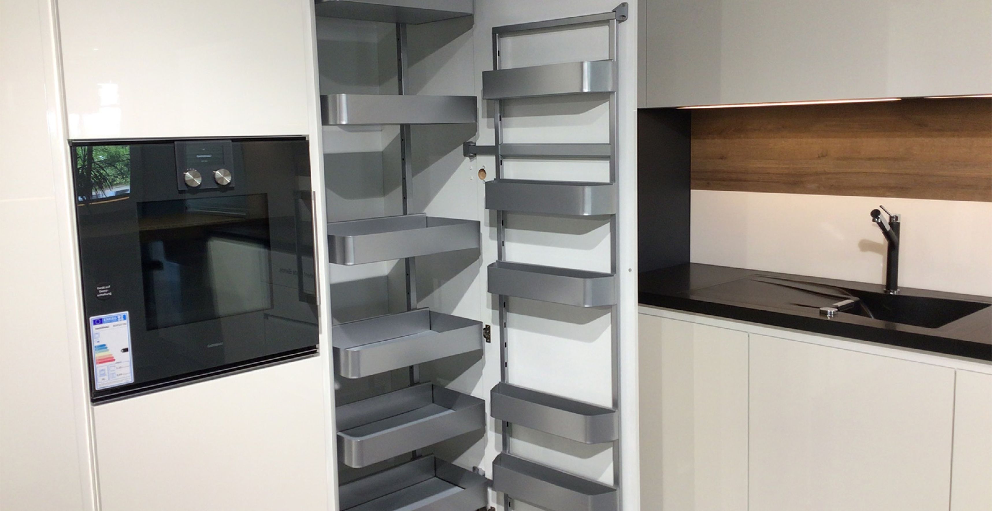 AP17_Hochschrank_geöffnet.jpg