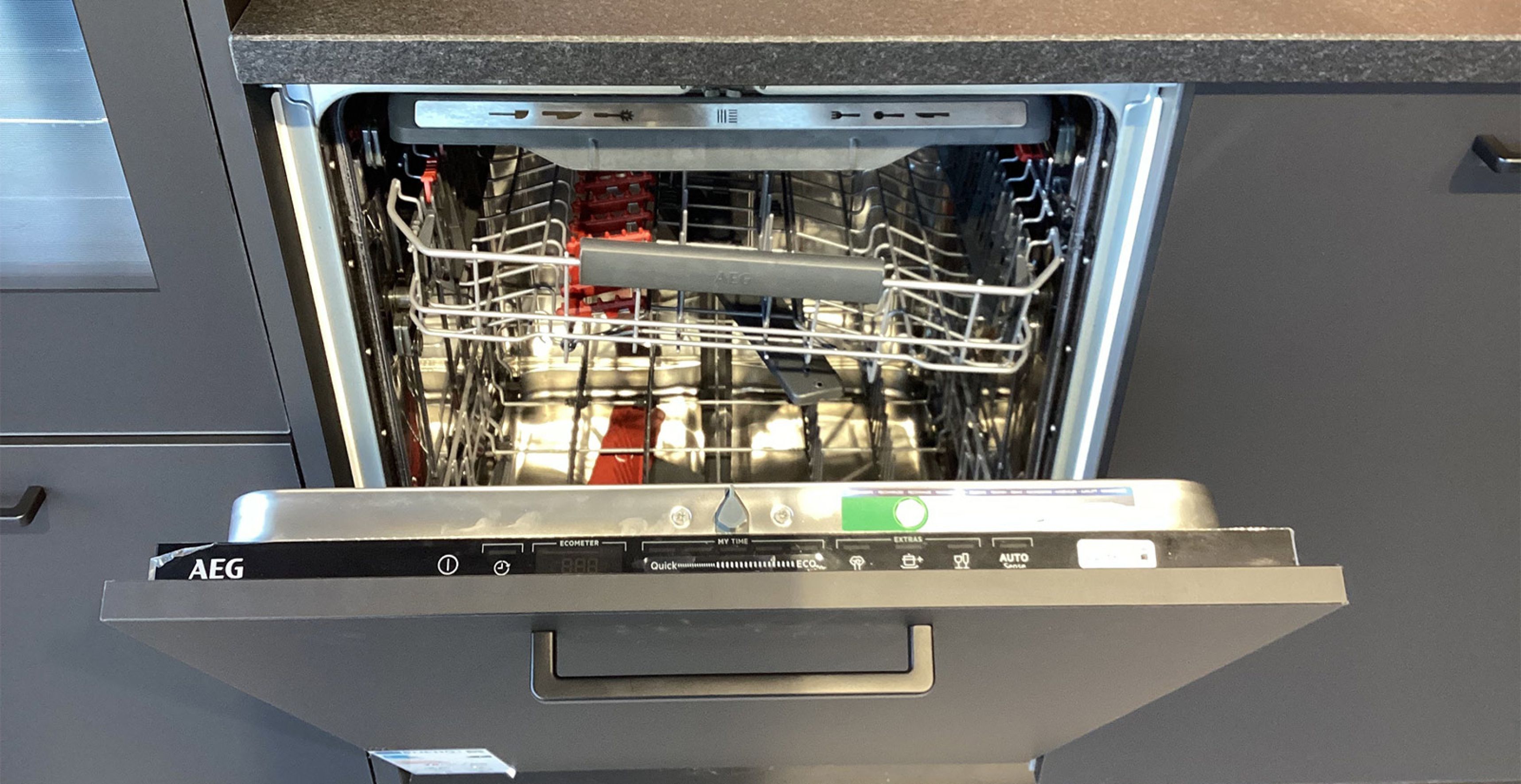HHN04_Geschirrspüler_offen-(2).jpg
