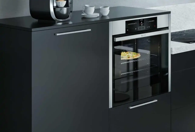 Sideboard Küchenmöbel in schwarz mit erhöhtem Backofen