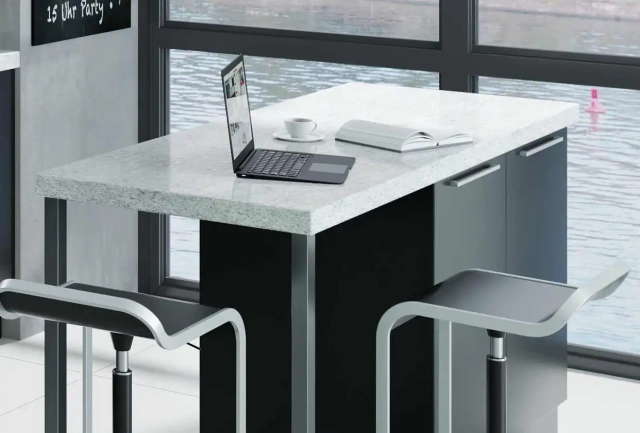 Kücheninsel mit Naturstein inklusive Sitzgelegenheit