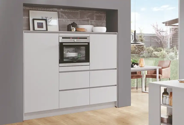 Highboard weiss mit Backofen