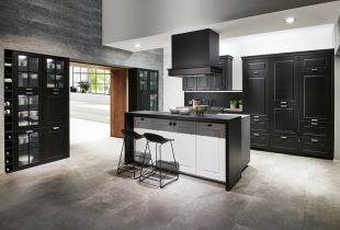 Marquardt Küchen: Schwarze Moderne Landhausküche Teaser
