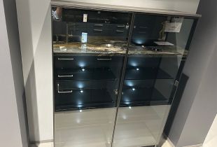 Exklusive Glasvitrine in Schwarz Matt