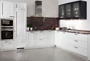 L-Küche Eiche Weiß und Basalt mit Breccia Imperiale